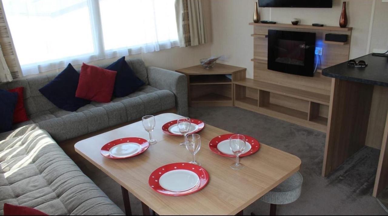 3 Bed Holiday Home Пул Экстерьер фото